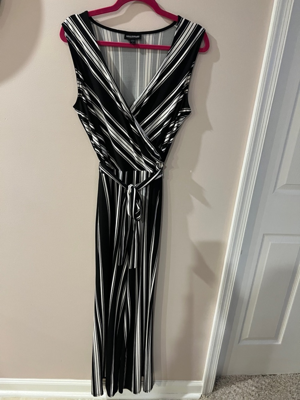 Nina Leonard Gorgeous Black and White Striped Wrap Jumpsuit With Belt Large - Picture 2 of 9